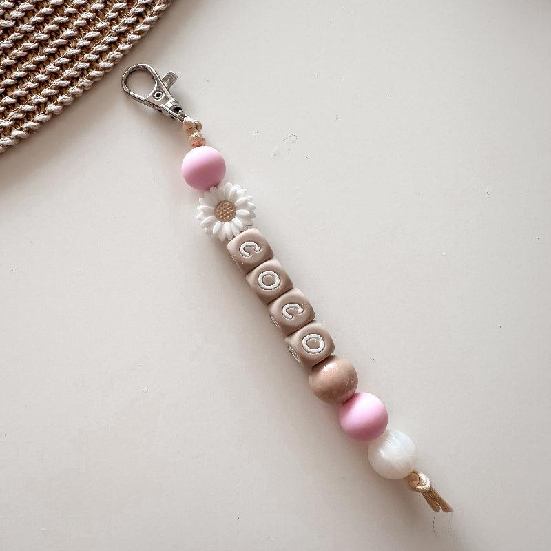 Sleutelhanger met naam - Bloem wit roze - Mini Dulce